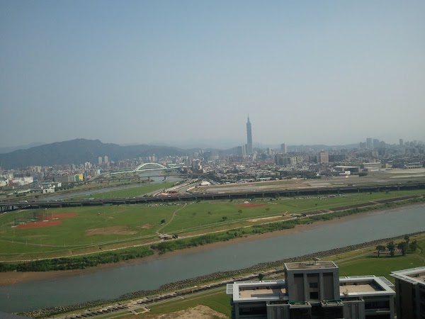Imagini Taiwan: Taipei cu turnul.jpg
