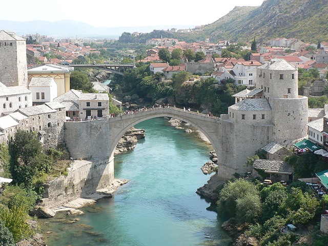 [800px-Mostar_bridge%255B2%255D.jpg]