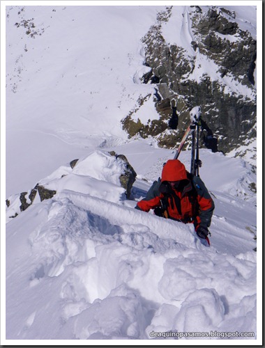 Arista NO y Descenso Cara Oeste con esquís (Pico de Arriel 2822m, Arremoulit, Pirineos) (Isra) 9428