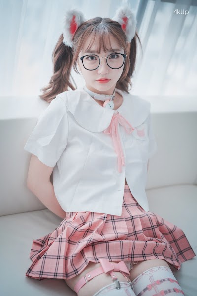 DJAWA Photo – Son Ye-Eun (손예은) Cute Pink
