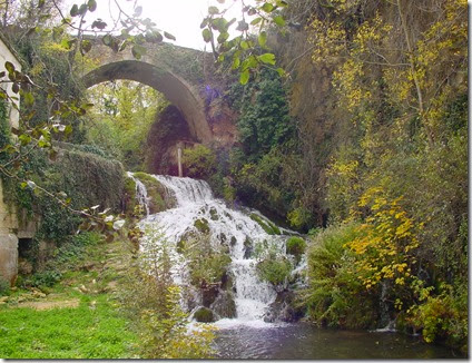 Sedano, Valle de Sedano,  bario de Lagos, cascada y puente romano sobre el río Sedanillo