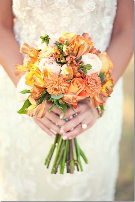 shabby-chic-wedding-rustic-vintage-flowers-peach
