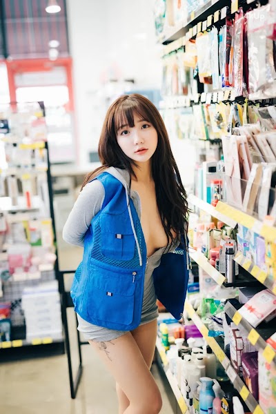 [Loozy] Son Ye-Eun (손예은) CS Part Timer