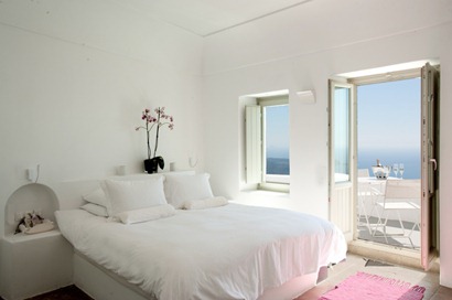 santorini-grace-white-bedroom-with-balcony