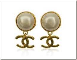 Vintage Pre-owned Chanel Pearl & Interlocking CC Logo Clip-on Earrings