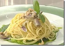 Spaghetti con telline al profumo di agrumi