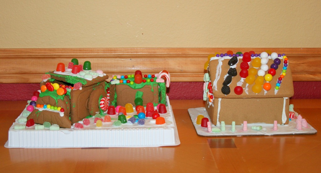 [2011-11-30-Gingerbread-Houses-14.jpg]