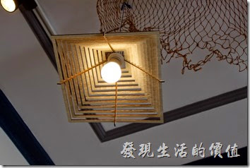 台南安平-運河路7號-創意市集 民宿。這個是燈罩。