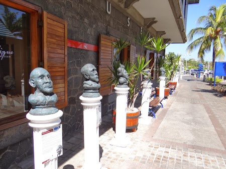  Statui Port Louis