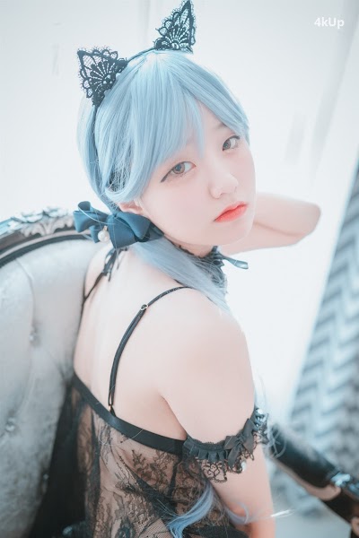 DJAWA Photo – Jeong Jenny (정제니) Schwarz und Wei Katzenmädchen