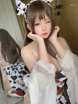 Coser@蜜桃少女是依酱呀 牛牛和服