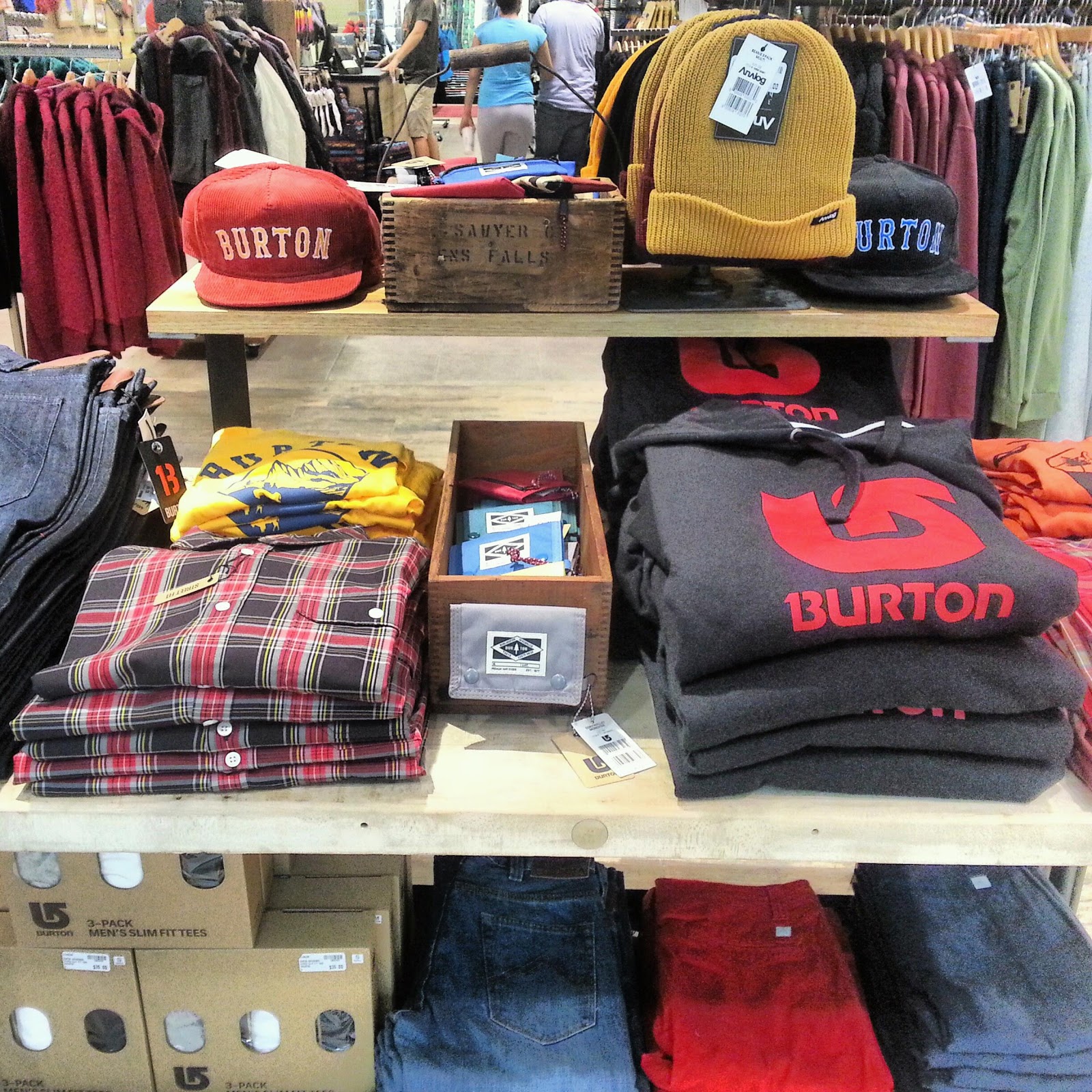 montgomery mall vans store