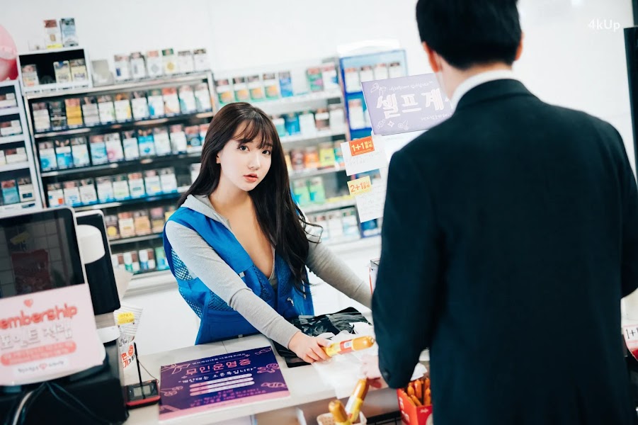 [Loozy] Son Ye-Eun (손예은) CS Part Timer
