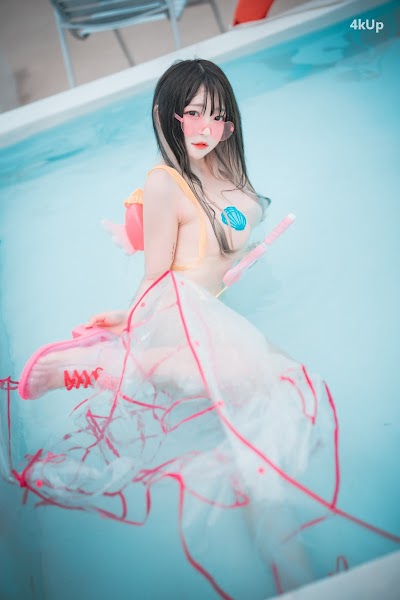 DJAWA Photo – Aram – Poolside Summer