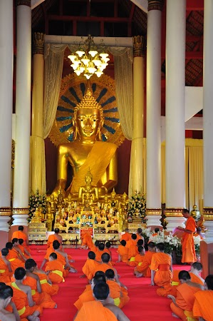 Imagini Thailanda: Imagini din interiorului templului Wat Phra Singh Chiang Mai, Thailanda