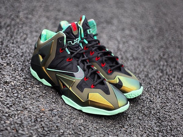 lebron sneaks up