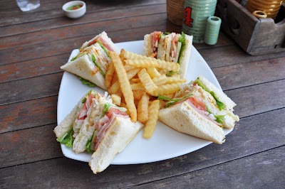 Les clubs sandwich du Haad Salad sont un bon rapport qualité/quantité/prix. Je précise que c'est bien une portion pour une personne (je ne me souviens plus du prix mais c'était très raisonnable) DSC_0004.JPG