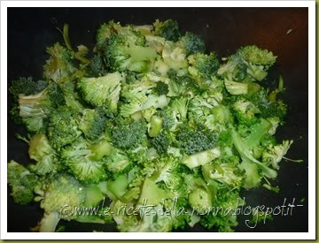 Spaghetti con broccoli, panna e mandorle salate (4)