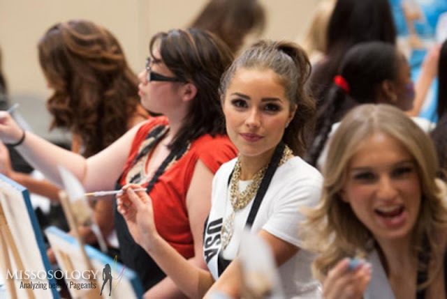 miss_universe_2012_Charity_12.jpg