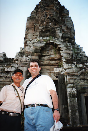 Imagini Angkor: cu Pol Som, ghidul khmer