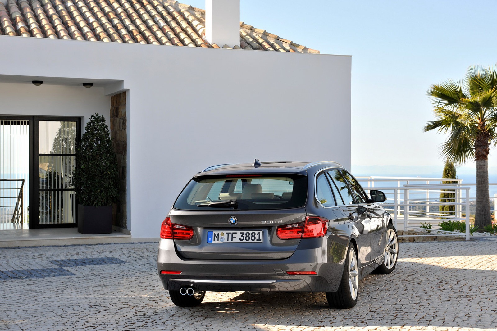 [2013-BMW-3-Series-Touring-2%255B2%255D.jpg]