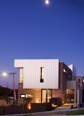 Casa south perth de matthews mcdonald casa-con-fachada-de-acero-y-piedra