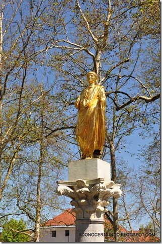 226-Liubliana-Parque Zvezda-Estatua del Ciudado Emona-DSC_0846
