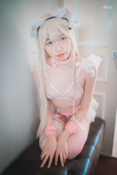 DJAWA Photo – Sonson (손손) Gata Rosa