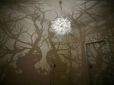 2. LIGHT FITTING THAT TRANSFORMS YOUR ROOM INTO A FOREST