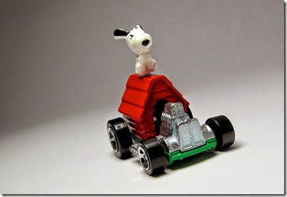 Snoopy Red Baron Hot Wheels 2014 by HW City 01 (Image hobbyminis.blogpost.com)
