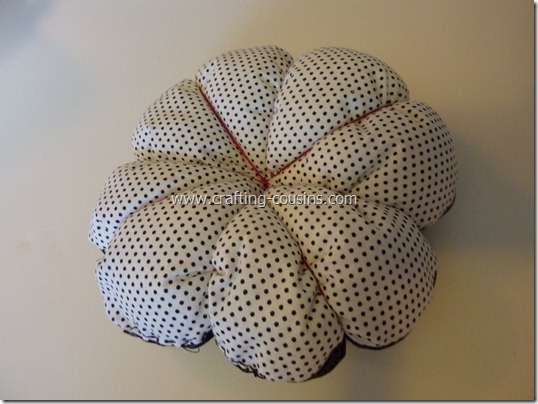 Sew your own flower pincushion tutorial from the Crafty Cousins (35)