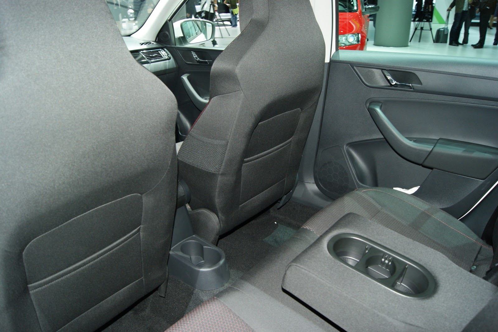 [2014-Skoda-Rapid-Sportback-13%255B2%255D.jpg]