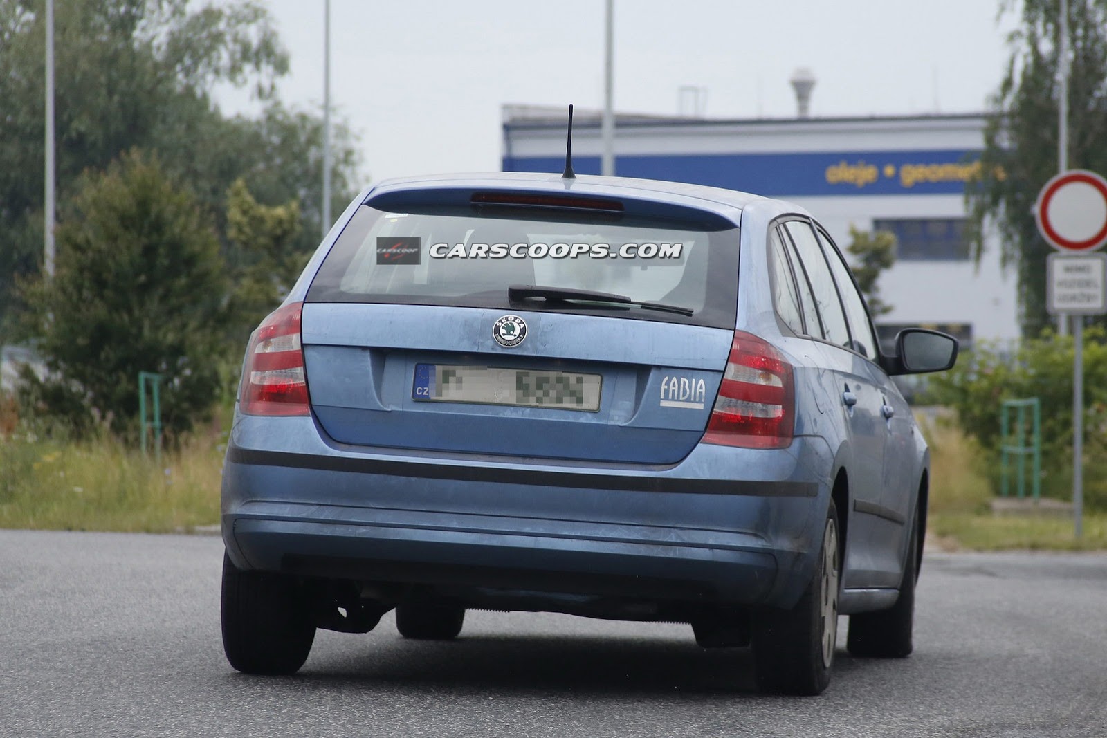 2014-Skoda-Rapid-Spaceback%2525201-7%252