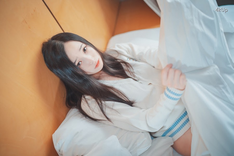 DJAWA Photo – Bambi (밤비) Homebody Girl