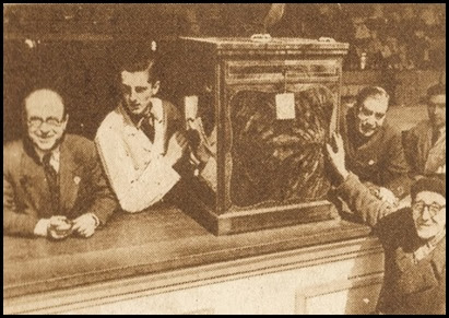 Tómbola Valenciana de Caridad. Premio de una radio. 1953