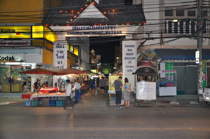 Imagini Thailanda: Intrarea in Bazarul de noapte din Chiang Rai, Thailanda