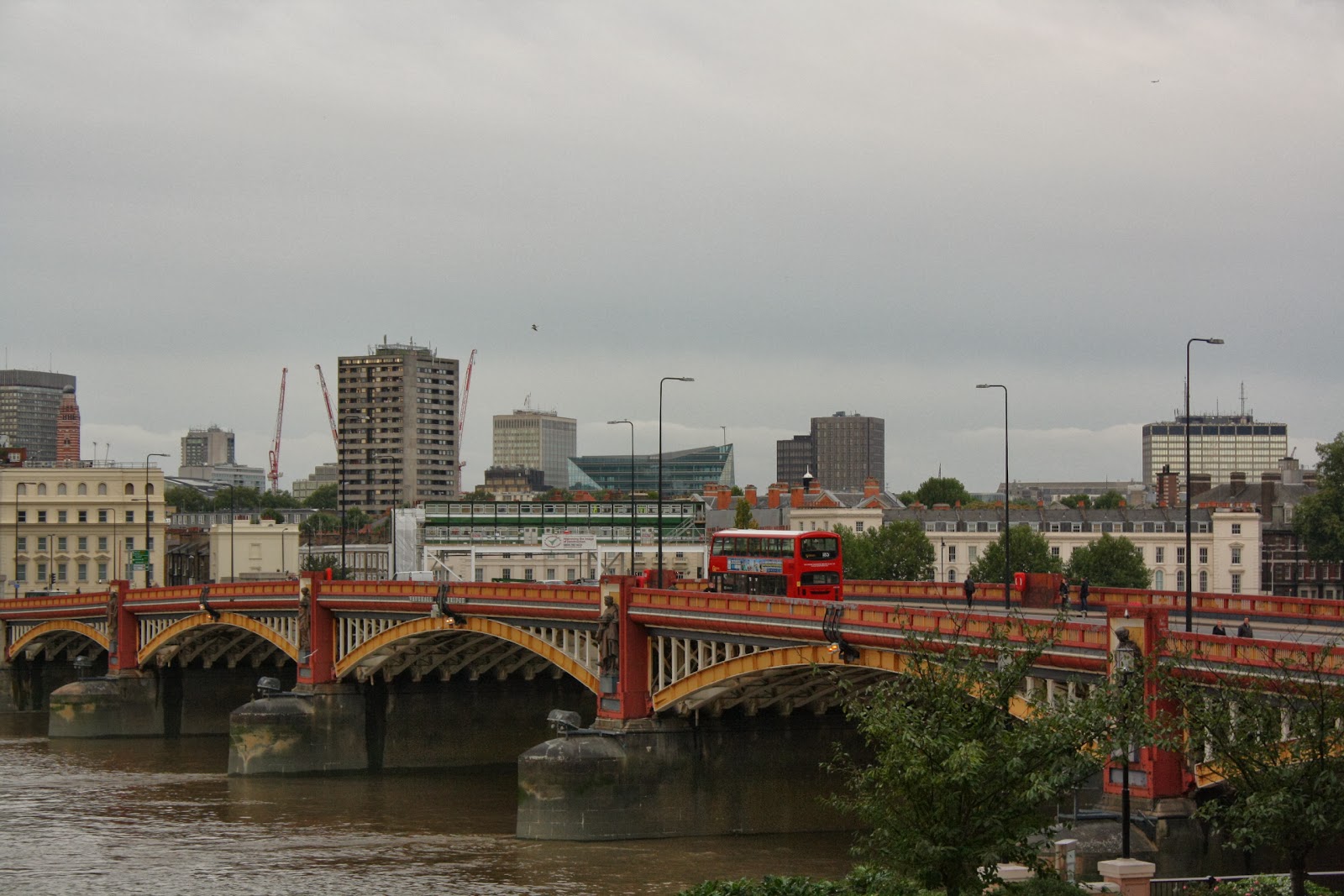 [Vauxhall%2520bridge%2520on%2520a%2520rainy%2520Sunday%2520morning%255B3%255D.jpg]