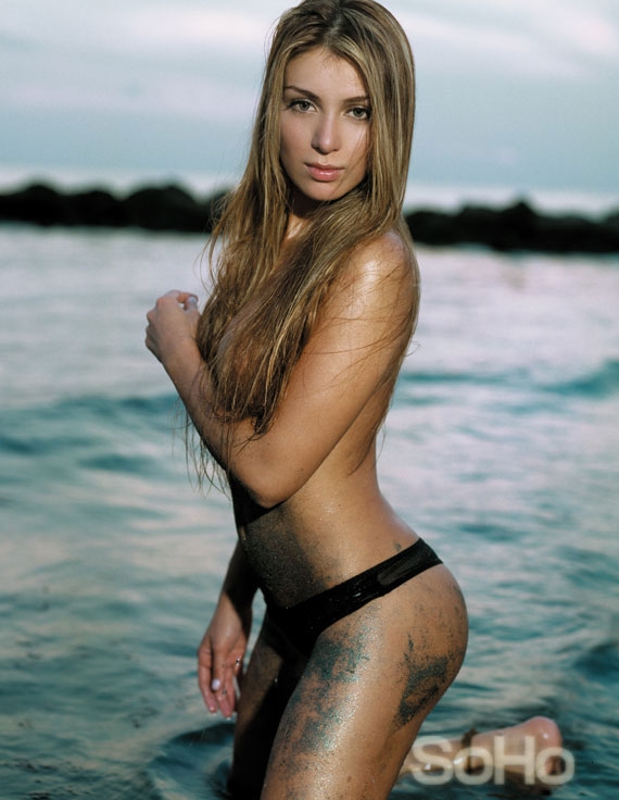 Marilyn Patiño Desnuda (topless) 3