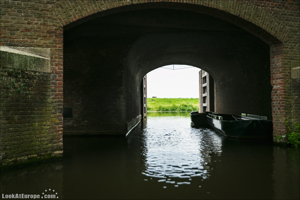 LookAtEurope.com - Фотогалоп по Европе. Чехия, Германия, Голландия.  Подземные каналы города Хертогенбош | Holland, Binnendieze in Hertogenbosch
