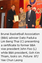 Brunei Basketball Association (BBA) adviser Dato Paduka Lim Beng Thai (C) presenting a certificate to former BBA vice president John Foo (L) while BBA president, Goh Kim Thiam, looks on. Picture: BT/ Yee Chun Leong 