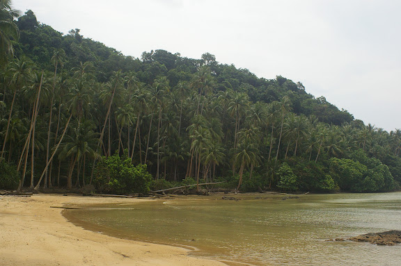Pulau Mantanani à marée basse. Sabah, 28 juillet 2011. Photo : J.-M. Gayman