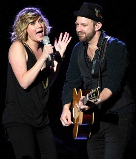 sugarland-deliver-emotional-and-celebratory-performance