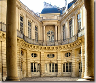 cour de l'Hôtel de Beauvais rue François-Miron.  (© Photos : S. Jodra, 2009).