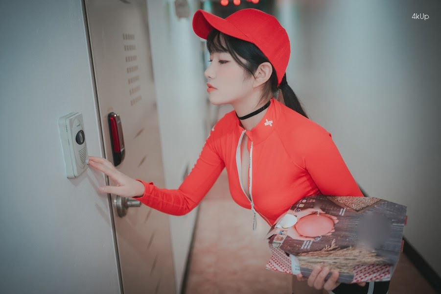 DJAWA Photo – Sonson (손손) Pizza Girl