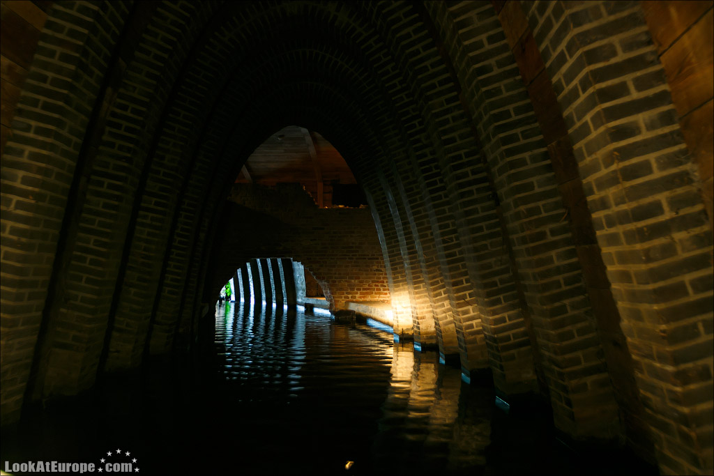 LookAtEurope.com - Фотогалоп по Европе. Чехия, Германия, Голландия.  Подземные каналы города Хертогенбош | Holland, Binnendieze in Hertogenbosch