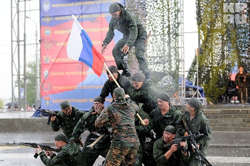 Фотографии с показательных выступлений СОБР и ОМОН в Волгограде
