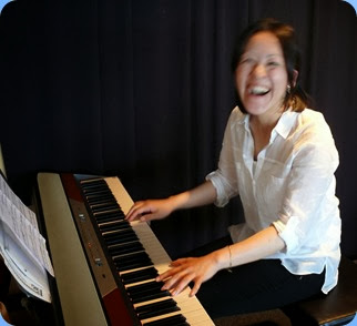 Kuniko Nakatani enjoying the moment as she prepares to give a half-hour recital with some great Christmas arrangements. Photo courtesy of Dennis Lyons