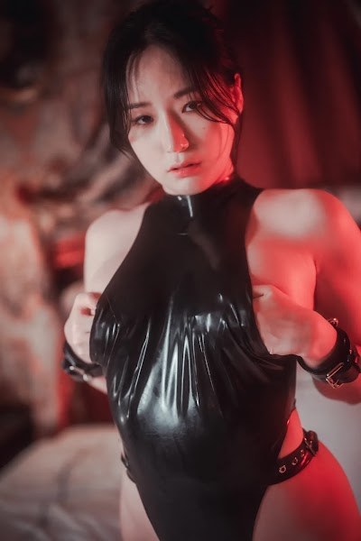 DJAWA Photo – Pia (피아) “Cling to Latex”