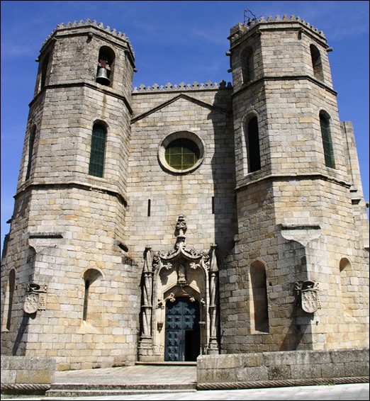 Gloria Ishizaka - Guarda - Sé Catedral - porta principal