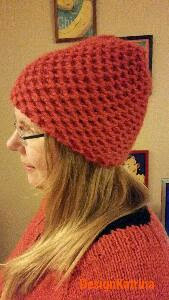 Knittingpattern orange super bulky cap with structure